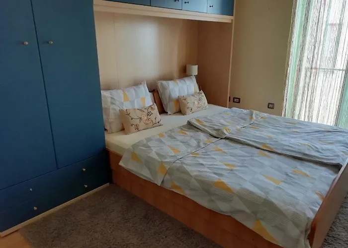 Apartment In Azra *