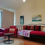 In Azra Apartamento