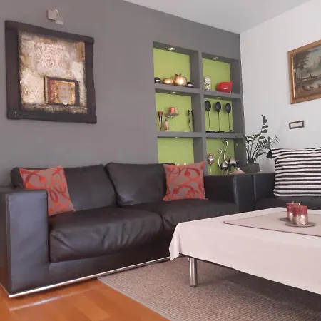 In Azra Apartamento