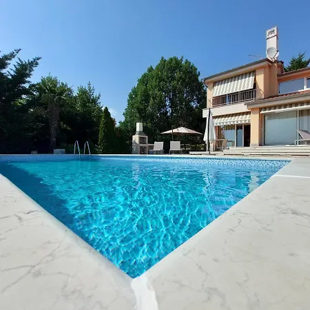 Apartment In Azra