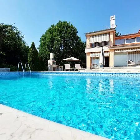 In Azra Apartamento