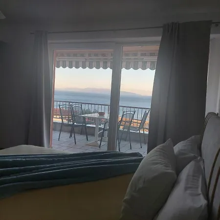 In Azra Apartamento