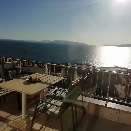 In Azra Apartamento